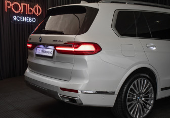 Подержанный автомобиль BMW X7 2019 года (34 фото)