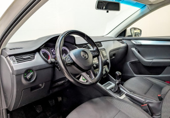 Подержанный автомобиль Skoda Octavia Wagon 2017 года (16 фото)