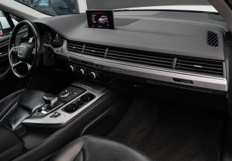 Подержанный автомобиль Audi Q7 2016 года (7 фото)
