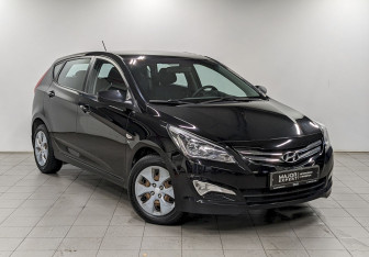 Подержанный автомобиль Hyundai Solaris Hatchback 2015 года (3 фото)