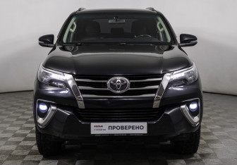 Подержанный автомобиль Toyota Fortuner 2017 года (2 фото)