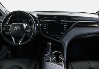 Подержанный автомобиль Toyota Camry Sedan 2018 года (6 фото)