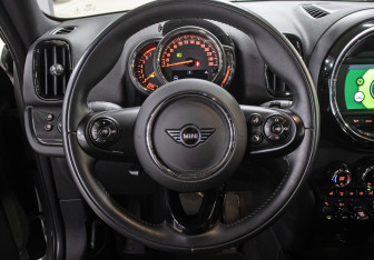 Подержанный автомобиль MINI Countryman 2020 года (17 фото)