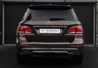 Подержанный автомобиль Mercedes-Benz GLE 2016 года (6 фото)