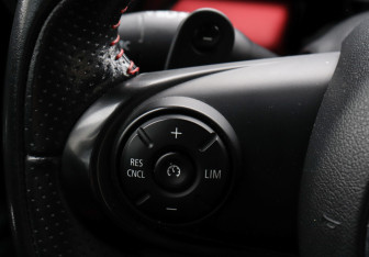 Подержанный автомобиль MINI Hatch 2020 года (12 фото)