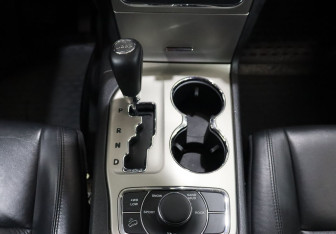 Подержанный автомобиль Jeep Grand Cherokee 2012 года (19 фото)