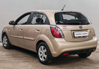 Подержанный автомобиль Kia Rio Hatchback 2009 года (7 фото)