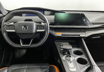 Подержанный автомобиль Changan UNI-V 2023 года (12 фото)