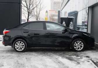 Подержанный автомобиль Toyota Corolla Sedan 2016 года (4 фото)