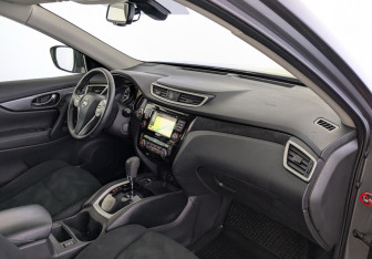 Подержанный автомобиль Nissan X-Trail 2017 года (11 фото)