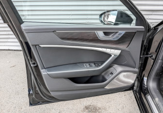 Подержанный автомобиль Audi A6 Sedan 2023 года (18 фото)