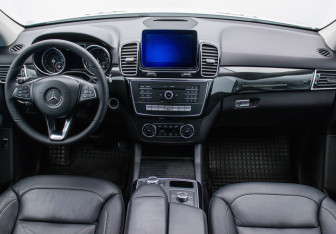 Подержанный автомобиль Mercedes-Benz GLE 2016 года (13 фото)