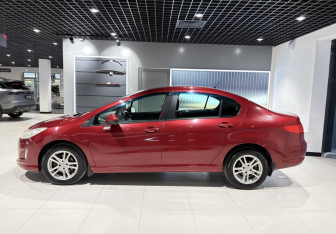 Подержанный автомобиль Peugeot 408 2012 года (2 фото)