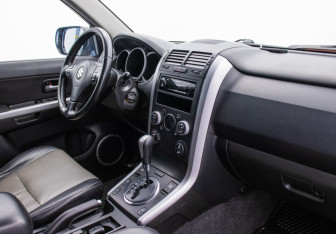 Подержанный автомобиль Suzuki Grand Vitara 2011 года (10 фото)