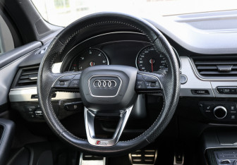 Подержанный автомобиль Audi Q7 2019 года (17 фото)
