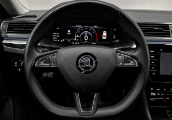 Подержанный автомобиль Skoda Superb Liftback 2025 года (21 фото)