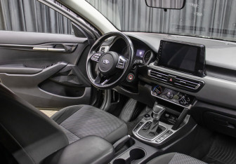 Подержанный автомобиль Kia Seltos 2021 года (10 фото)