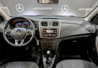 Подержанный автомобиль Renault Logan Sedan 2022 года (14 фото)