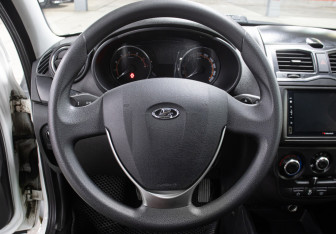 Подержанный автомобиль LADA (ВАЗ) Granta Liftback 2021 года (17 фото)