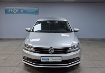 Подержанный автомобиль Volkswagen Jetta Sedan 2015 года (2 фото)