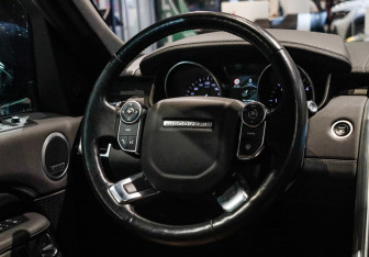 Подержанный автомобиль Land Rover Discovery 2017 года (15 фото)