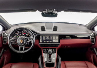 Подержанный автомобиль Porsche Cayenne 2018 года (14 фото)