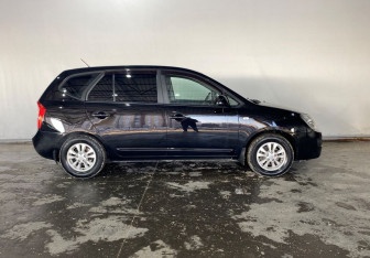Подержанный автомобиль Kia Carens 2011 года (4 фото)