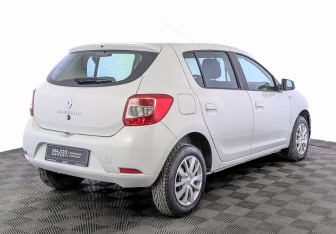 Подержанный автомобиль Renault Sandero 2020 года (5 фото)