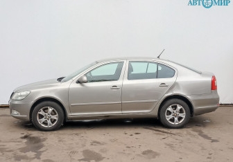 Подержанный автомобиль Skoda Octavia Liftback 2012 года (8 фото)