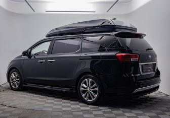 Подержанный автомобиль Kia Carnival 2016 года (2 фото)