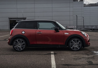 Подержанный автомобиль MINI Hatch 2020 года (4 фото)