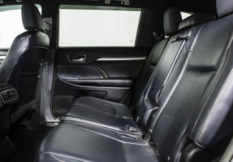 Подержанный автомобиль Toyota Highlander 2014 года (8 фото)