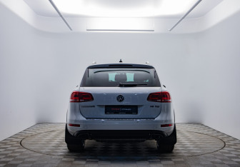 Подержанный автомобиль Volkswagen Touareg 2013 года (6 фото)