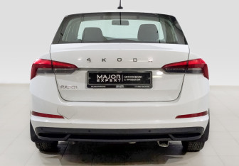 Подержанный автомобиль Skoda Rapid Liftback 2021 года (6 фото)