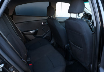Подержанный автомобиль Kia Rio Sedan 2012 года (11 фото)
