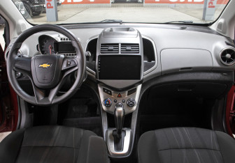 Подержанный автомобиль Chevrolet Aveo Hatchback 2014 года (14 фото)