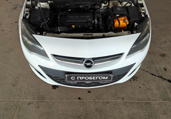 Подержанный автомобиль Opel Astra Hatchback 2013 года (14 фото)
