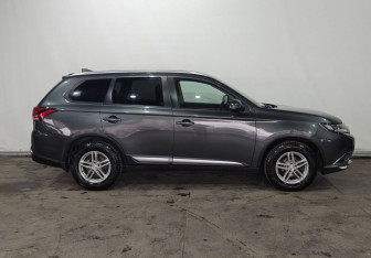 Подержанный автомобиль Mitsubishi Outlander 2018 года (4 фото)