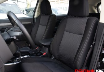 Подержанный автомобиль Mitsubishi Outlander 2018 года (12 фото)
