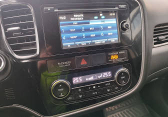 Подержанный автомобиль Mitsubishi Outlander 2012 года (15 фото)