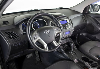 Подержанный автомобиль Hyundai ix35 2012 года (9 фото)