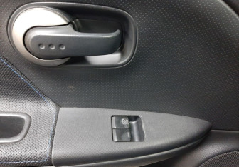 Подержанный автомобиль Nissan Note 2008 года (17 фото)