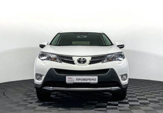 Подержанный автомобиль Toyota RAV4 2015 года (2 фото)