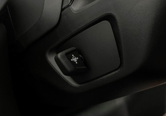 Подержанный автомобиль BMW X5 2025 года (25 фото)