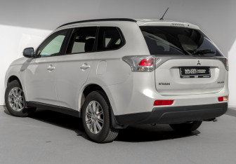 Подержанный автомобиль Mitsubishi Outlander 2013 года (7 фото)