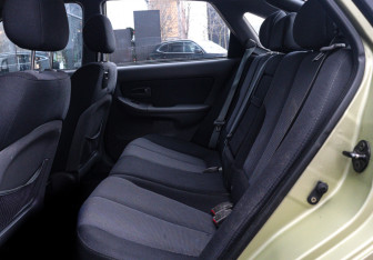 Подержанный автомобиль Hyundai Elantra Sedan 2004 года (10 фото)