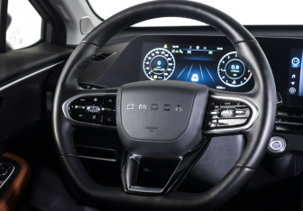 Подержанный автомобиль Omoda C5 2024 года (14 фото)