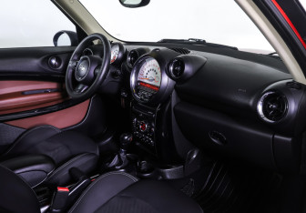 Подержанный автомобиль MINI Paceman 2013 года (10 фото)