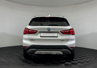 Подержанный автомобиль BMW X1 2018 года (4 фото)