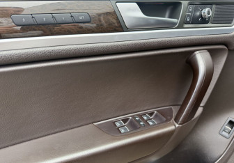 Подержанный автомобиль Volkswagen Touareg 2013 года (12 фото)
